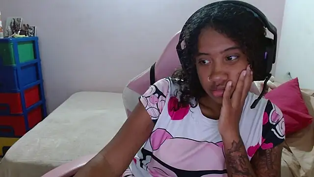 Snapshot of TiffanyRoouse chatting on March 2025 12:01:02 AM TiffanyRoouse online show from March 2025 12:01:02 AM