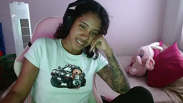 Snapshot of TiffanyRoouse chatting on March 2025 10:31:02 PM TiffanyRoouse online show from March 2025 10:31:02 PM