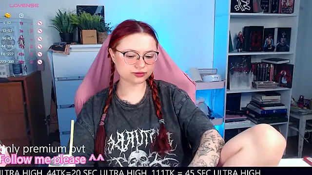 Snapshot of me__hanna chatting on November 2025 10:31:02 PM me hanna online show from November 2025 10:31:02 PM