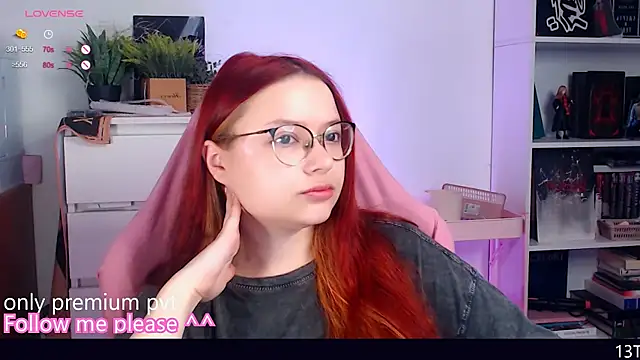 Snapshot of me__hanna chatting on November 2025 10:10:02 PM me hanna online show from November 2025 10:10:02 PM