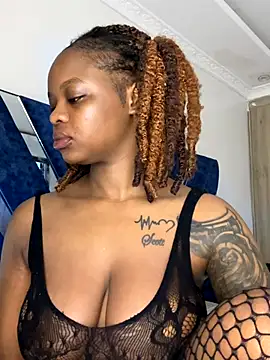 SexxyLunar online show from December 2025 12:38:02 AM