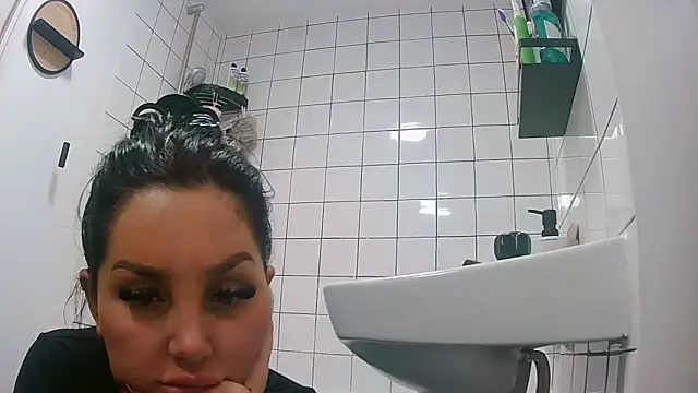 magical mia online show from September 2025 04:45:01 PM