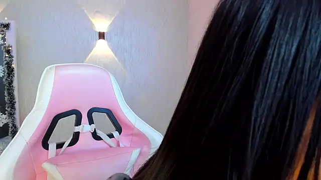 miagomezweb1 online show from December 2024 06:34:01 PM