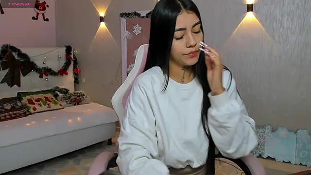 miagomezweb1 online show from December 2024 12:56:02 PM