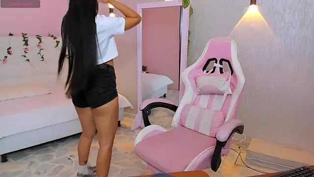 miagomezweb1 online show from January 2025 01:24:01 PM