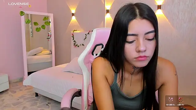 miagomezweb1 online show from January 2025 01:24:02 PM