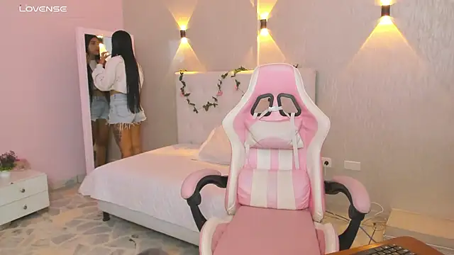 miagomezweb1 online show from February 2025 01:01:01 PM