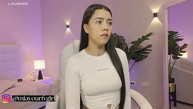 miagomezweb1 online show from September 2025 01:00:01 PM