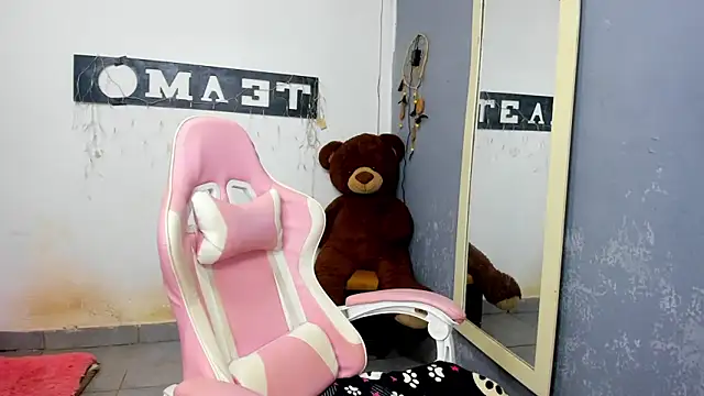 blonde girl01 online show from December 2024 05:13:01 PM