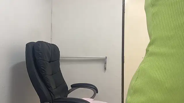 Snapshot of SassyJessi chatting on February 2025 04:03:02 AM SassyJessi online show from February 2025 04:03:02 AM