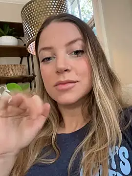 Snapshot of molly_witha_chance chatting on January 2025 07:48:02 PM molly witha chance online show from January 2025 07:48:02 PM