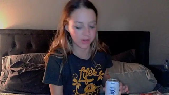 Snapshot of molly_witha_chance chatting on February 2025 09:01:01 AM molly witha chance online show from February 2025 09:01:01 AM