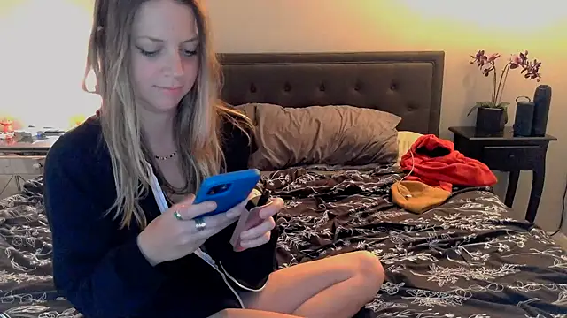 Snapshot of molly_witha_chance chatting on March 2025 06:16:02 AM molly witha chance online show from March 2025 06:16:02 AM