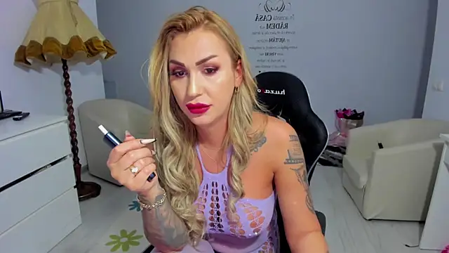 GlossyDiamondX online show from April 2026 06:38:01 PM