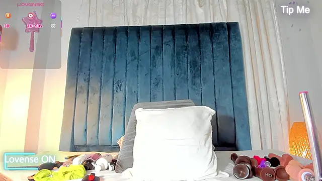 Snapshot of blondehorny69 chatting on September 2025 07:24:02 PM blondehorny69 online show from September 2025 07:24:02 PM