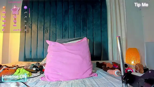 Snapshot of blondehorny69 chatting on September 2025 07:03:01 PM blondehorny69 online show from September 2025 07:03:01 PM