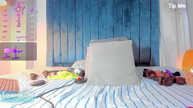 Snapshot of blondehorny69 chatting on September 2025 07:39:01 PM blondehorny69 online show from September 2025 07:39:01 PM