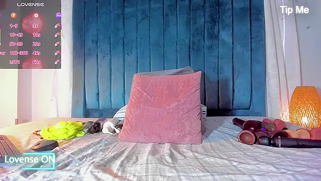 Snapshot of blondehorny69 chatting on October 2025 07:34:01 PM blondehorny69 online show from October 2025 07:34:01 PM