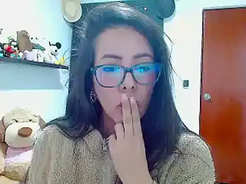 Snapshot of ella_peck chatting on December 2024 05:33:02 AM ella peck online show from December 2024 05:33:02 AM