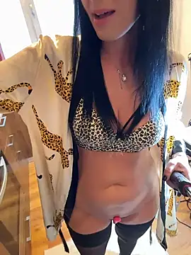 Hotmomcheckk  online show from November 2025 11:31:01 AM