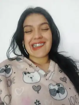 Snapshot of Sophie-hatter chatting on January 2025 09:57:02 PM Sophie-hatter online show from January 2025 09:57:02 PM