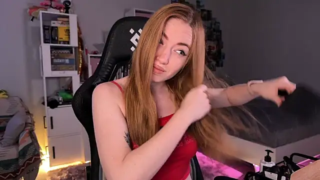 Snapshot of LinaWitch chatting on October 2025 11:06:02 AM LinaWitch online show from October 2025 11:06:02 AM