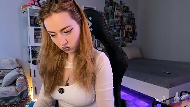 Snapshot of LinaWitch chatting on October 2025 10:30:01 AM LinaWitch online show from October 2025 10:30:01 AM