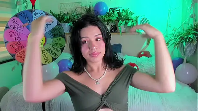 MiaaRose online show from December 2025 07:23:02 PM