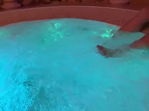 czruz online show from February 2026 03:32:01 PM