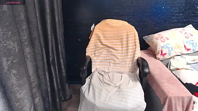 LadyAverrySquirt11 online show from October 2025 06:03:02 AM