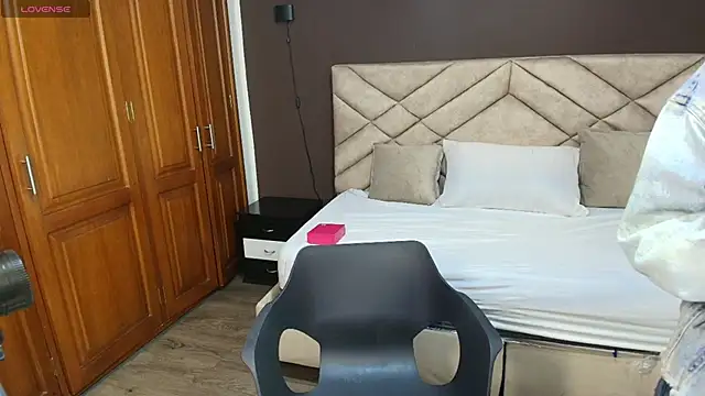 Raquel jones online show from November 2025 11:44:01 AM