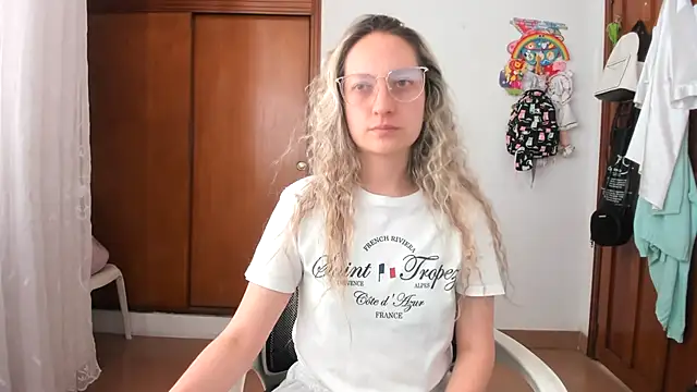 Snapshot of Adele_johnsonn1 chatting on October 2025 03:01:02 PM Adele johnsonn1 online show from October 2025 03:01:02 PM