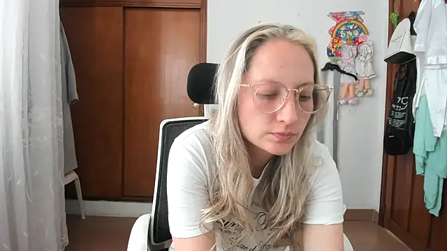 Snapshot of Adele_johnsonn1 chatting on November 2025 03:46:01 PM Adele johnsonn1 online show from November 2025 03:46:01 PM