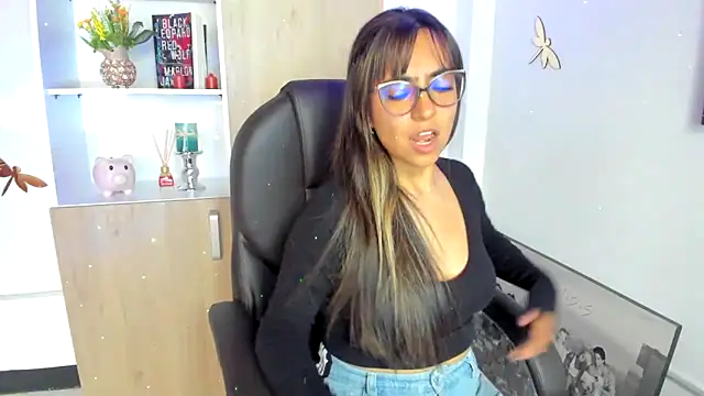 Snapshot of Isabellaa22_1 chatting on February 2025 02:37:01 PM Isabellaa22 1 online show from February 2025 02:37:01 PM