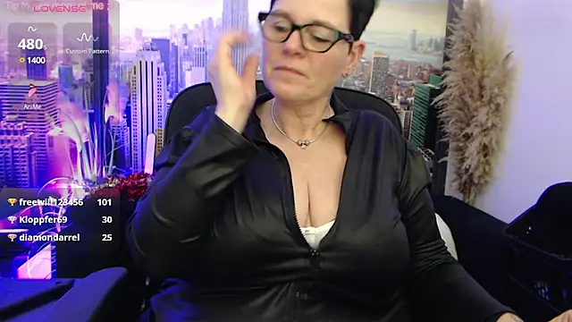 Snapshot of ninarandmann chatting on February 2025 10:20:01 PM ninarandmann online show from February 2025 10:20:01 PM