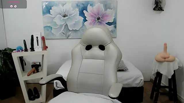 Snapshot of mom_hot__ chatting on March 2025 09:48:02 PM mom hot online show from March 2025 09:48:02 PM