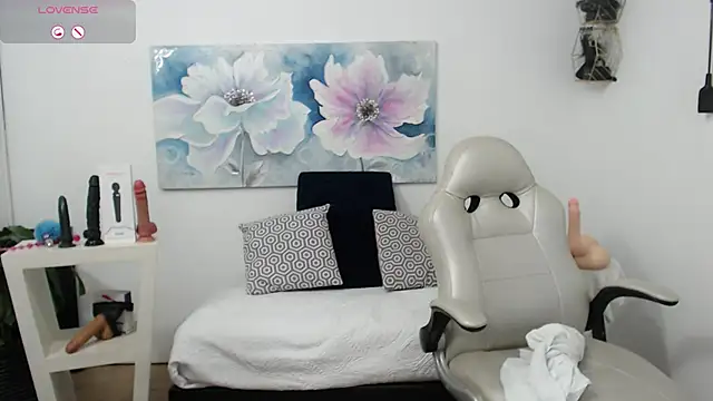 Snapshot of mom_hot__ chatting on March 2025 11:46:01 PM mom hot online show from March 2025 11:46:01 PM