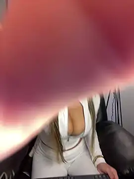  laura 02 online show from December 2024 04:32:02 PM