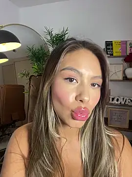  laura 02 online show from March 2025 09:47:02 PM