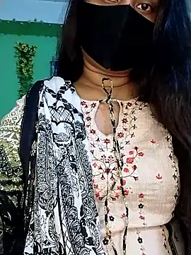 Idhika Paul online show from October 2025 10:12:02 AM