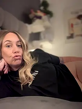 blondebitch2 online show from November 2025 03:19:02 PM