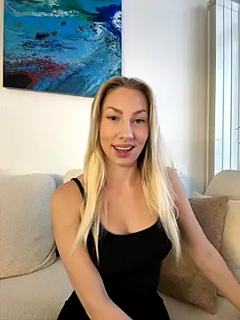 LuisaBecker online show from December 2025 01:20:01 PM