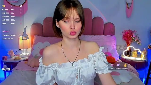 MaryLew online show from October 2025 05:28:02 AM