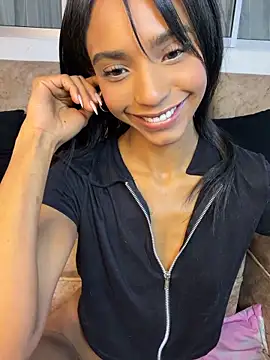 Snapshot of xenia_golden chatting on April 2026 06:47:01 PM xenia golden online show from April 2026 06:47:01 PM
