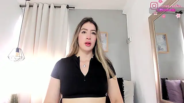 Snapshot of _AlejaCruz_ chatting on June 2026 06:32:02 PM AlejaCruz online show from June 2026 06:32:02 PM