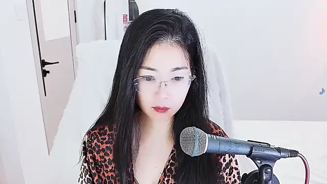 Snapshot of Floor_oo chatting on May 2026 04:36:01 PM Floor oo online show from May 2026 04:36:01 PM