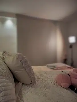 selenne schmitt online show from November 2025 09:30:02 PM