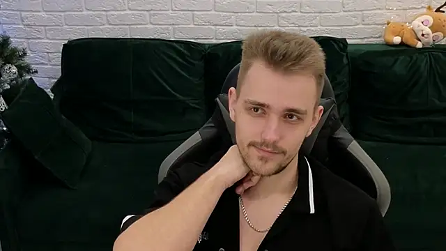 Larstar01 online show from December 2024 04:21:01 AM