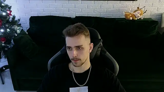 Larstar01 online show from December 2024 02:34:02 AM