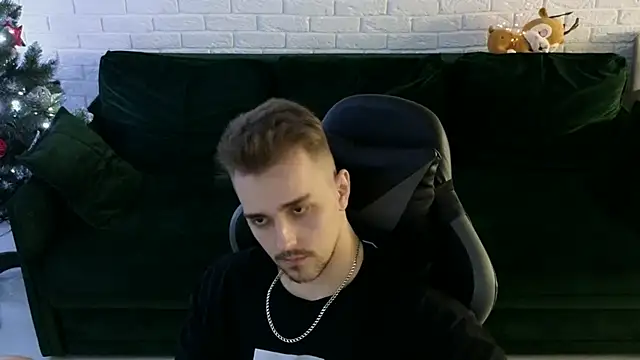 Larstar01 online show from December 2024 01:36:02 AM